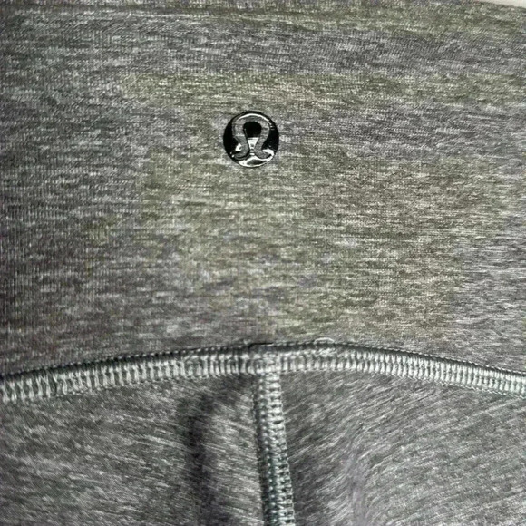 Lululemon  size 8 - 3/4 yoga leggings - Picture 4 of 4